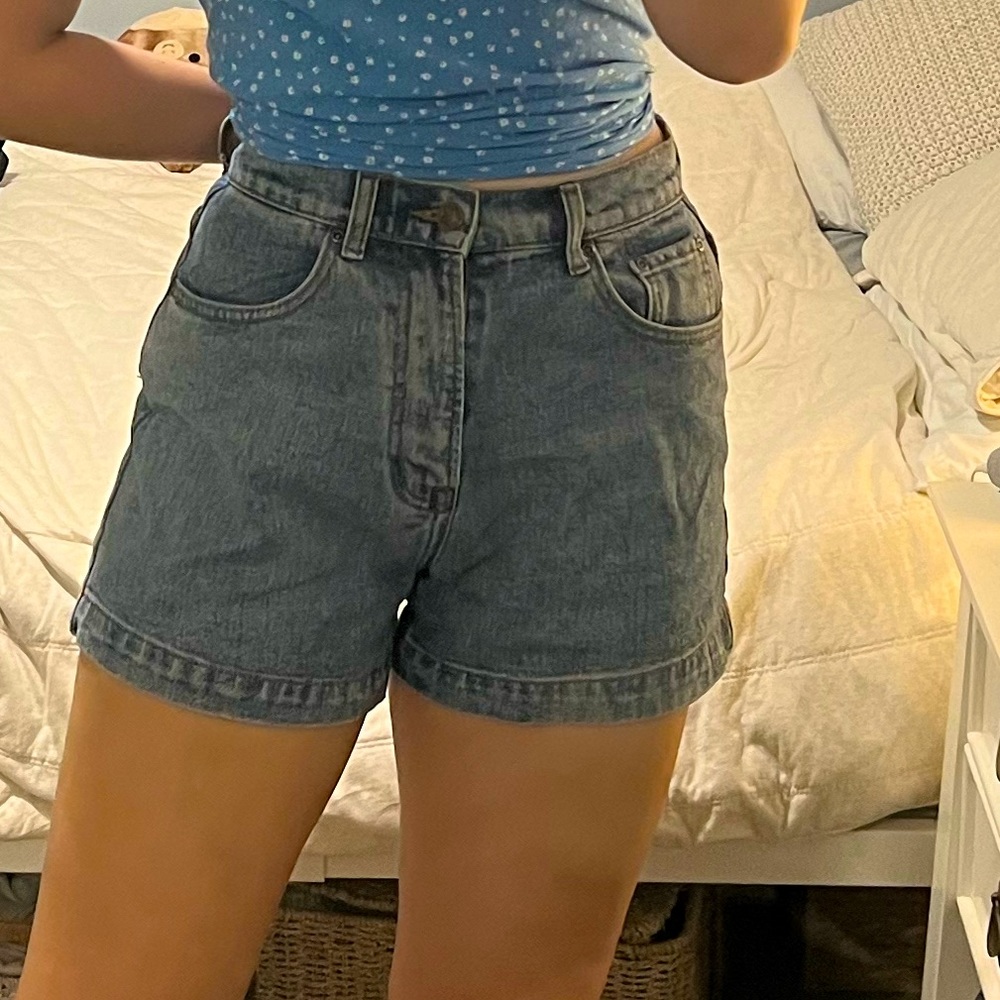 New Dasie Washed Away Denim Shorts // size 10 - Picture 3 of 3